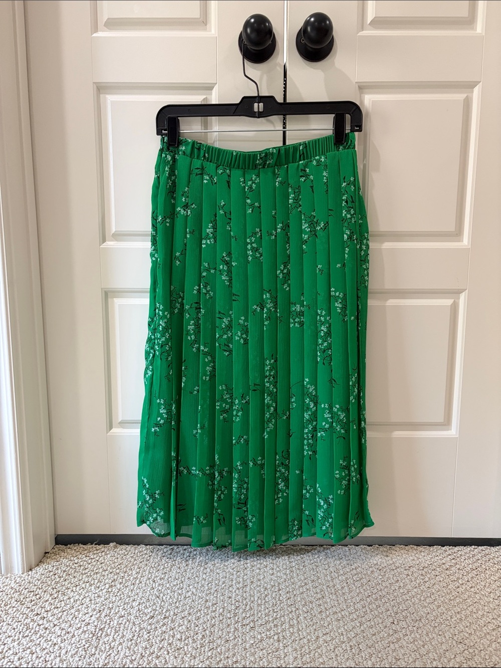 Le Lis Emerald Green Floral Pleated Midi Skirt